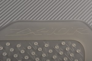Adhesive tank side traction pads KAWASAKI ZX10R 2011 - 2015