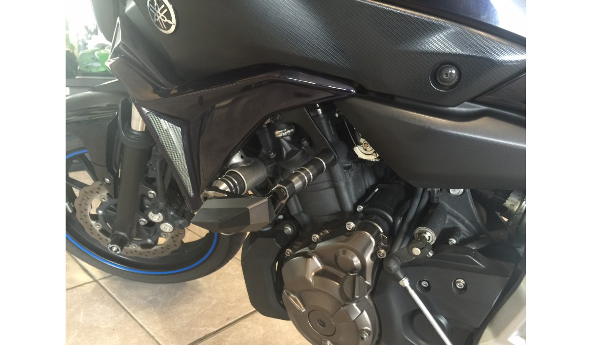 Pair of Frame Sliders / Crash Pads for YAMAHA MT 07 / FZ 07 2014 2016