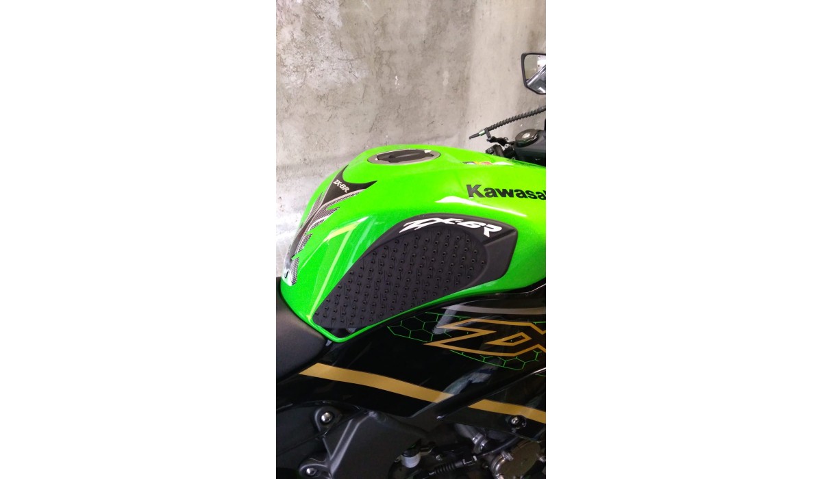 Adhesive tank side traction pads Kawasaki ZX6R & 636 20092020 AVDB