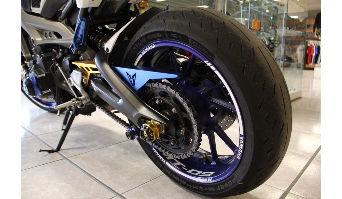 Anodised Aluminum Chain Guard YAMAHA MT09 / TRACER / XSR 900 2013