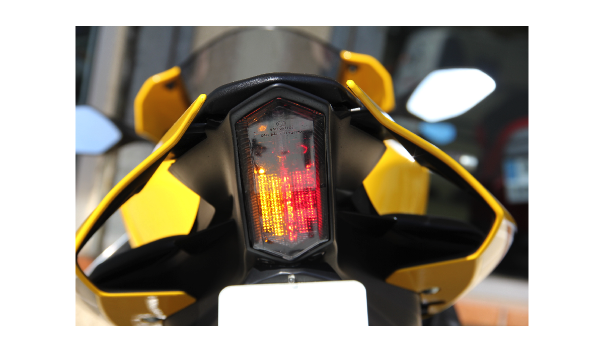 LED Taillight with Integrated turn signals YAMAHA YZF R7 2021 2023