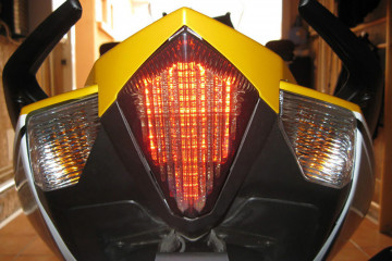 Fanale posteriore indicatori di direzione integrato YAMAHA YZF R1 / TMAX 530 2007 - 2016