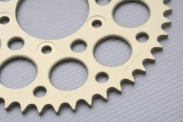 Rear Sprocket RENTHAL Ultra Light 525 MARCHESINI ULTRALIGHT / 5 SPOCKS / 10 SPOCKS / MAGNESIUM / CAST WHEEL 2005