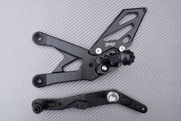 AVDB Supporti Pedane Arretrate Regolabili Per YAMAHA YZF R1 RN19 2007-2008 - Colore Rosso