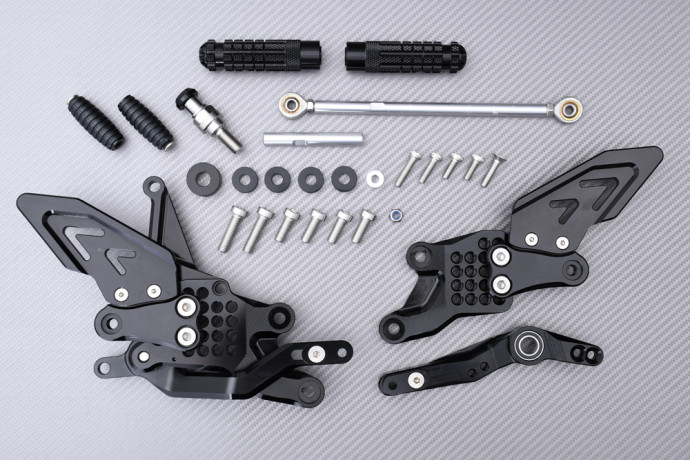 AVDB-MOTO Pedane Arretrate Regolabili Per YAMAHA YZF R1 2004-2006 – CNC Racing (Oro)