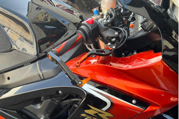 Pair of Aluminum and Rubber Handlebar Grips 22 / 24mm