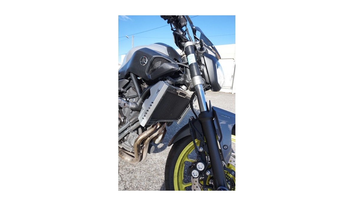 Radiator Side Cover Yamaha MT07 FZ07 AVDB MOTO L'ACCESSOIRE À PRIX MOTARD