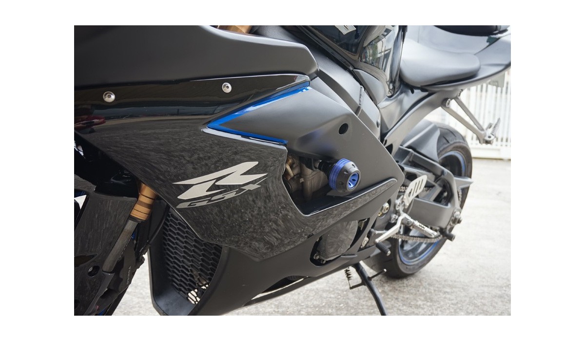 Pair of Frame Sliders / Crash Pads for SUZUKI GSXR 1000 2005 2008