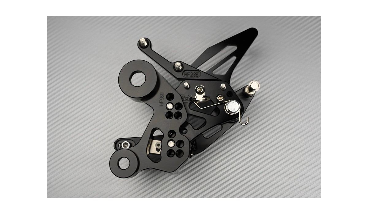 Supporto Pedane Arretrate Regolabili AVDB Per Yamaha MT-09, Tracer 900, XSR 900 - In Alluminio CNC 6061